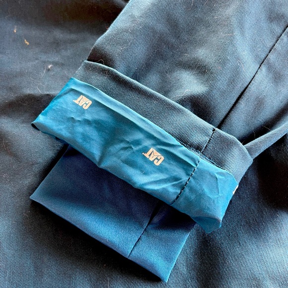 CAT ( Caterpillar ) Women’s winter hooded coat. Teal color, thumb hole as seen - Picture 5 of 12